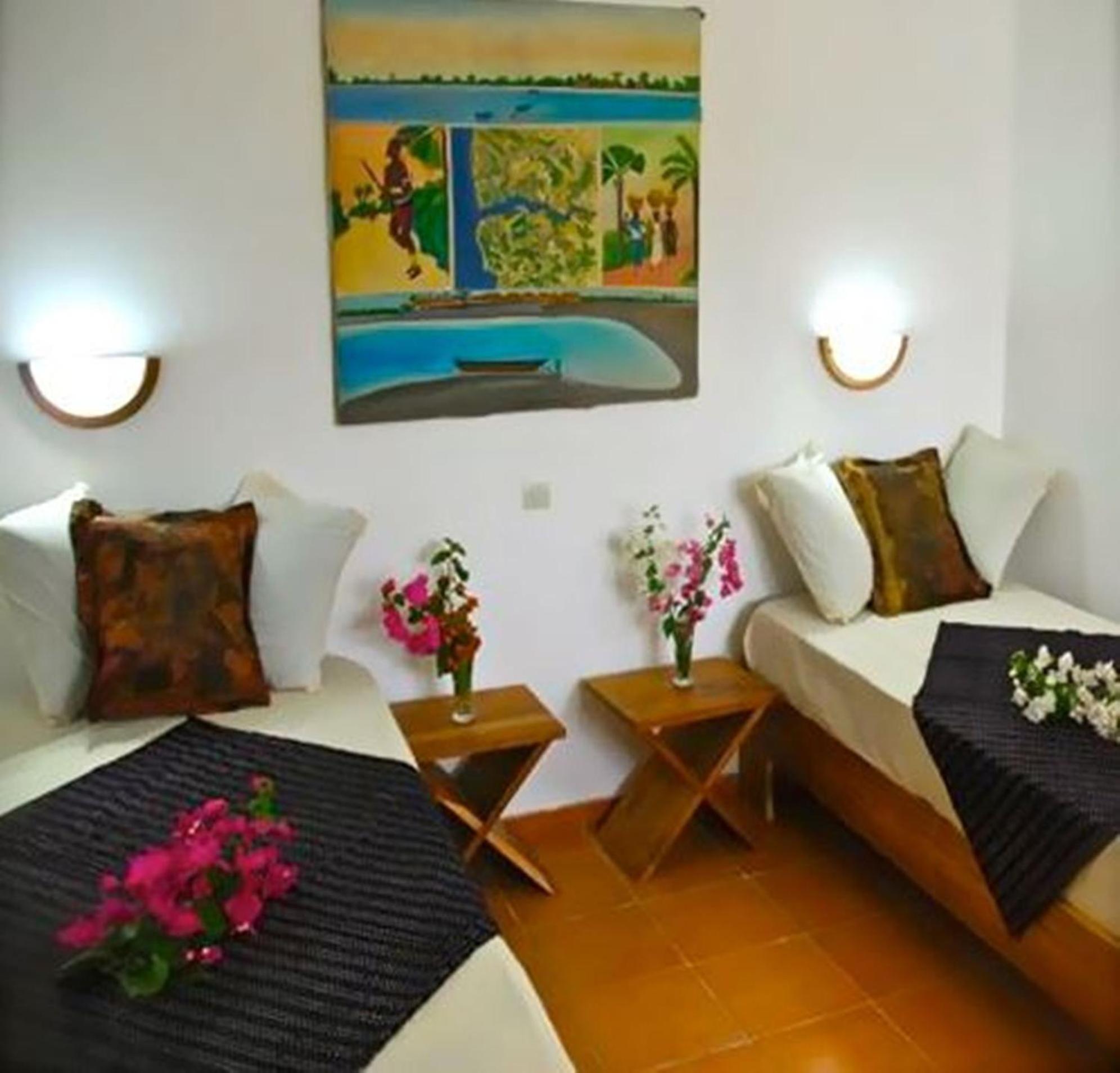 Casa Motel Ziguinchor Buitenkant foto